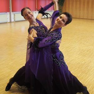 Juliane & Sonja tanzen ihr erstes Online-Turnier