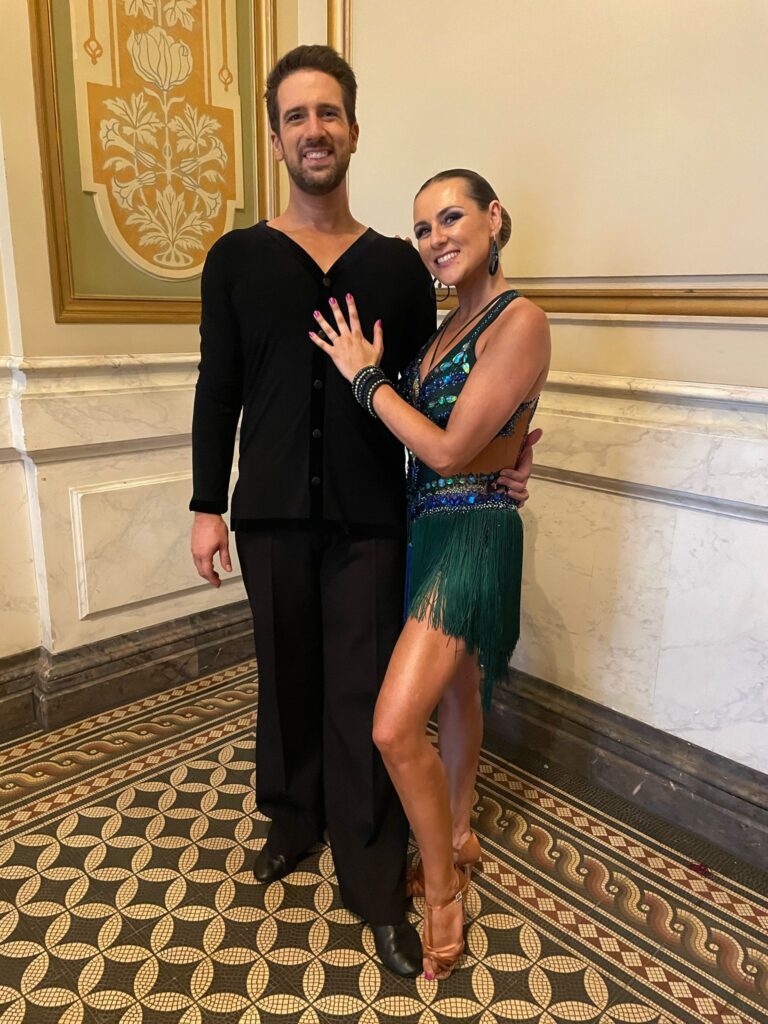 Michael und Lena stehen auf dem Foto zusammen